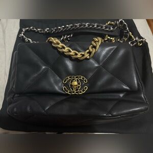 Elegant Black Quilted Chain Bag